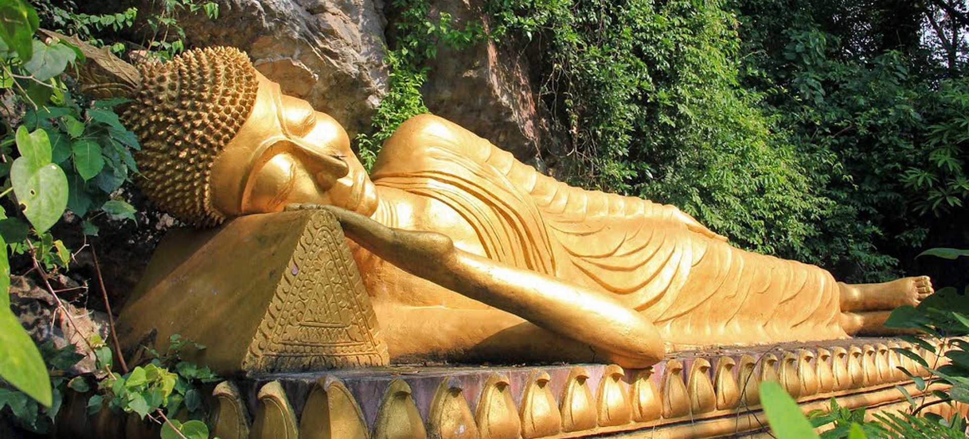 Bouddha Couché à Pousi à Luang Prabang