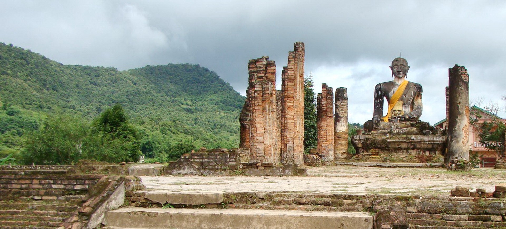 Laos Xiengkhuang Wat Phiawat