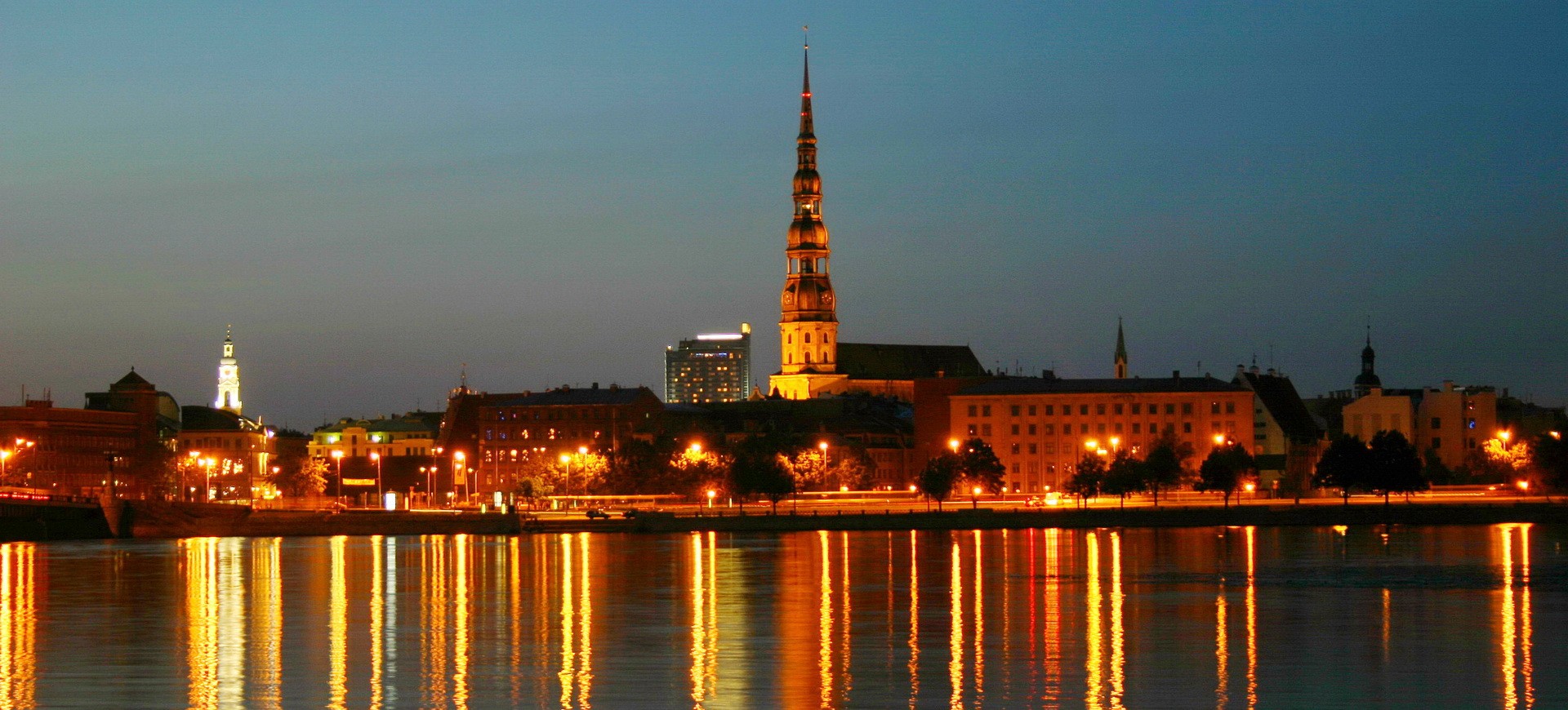 Riga by night en Lettoni