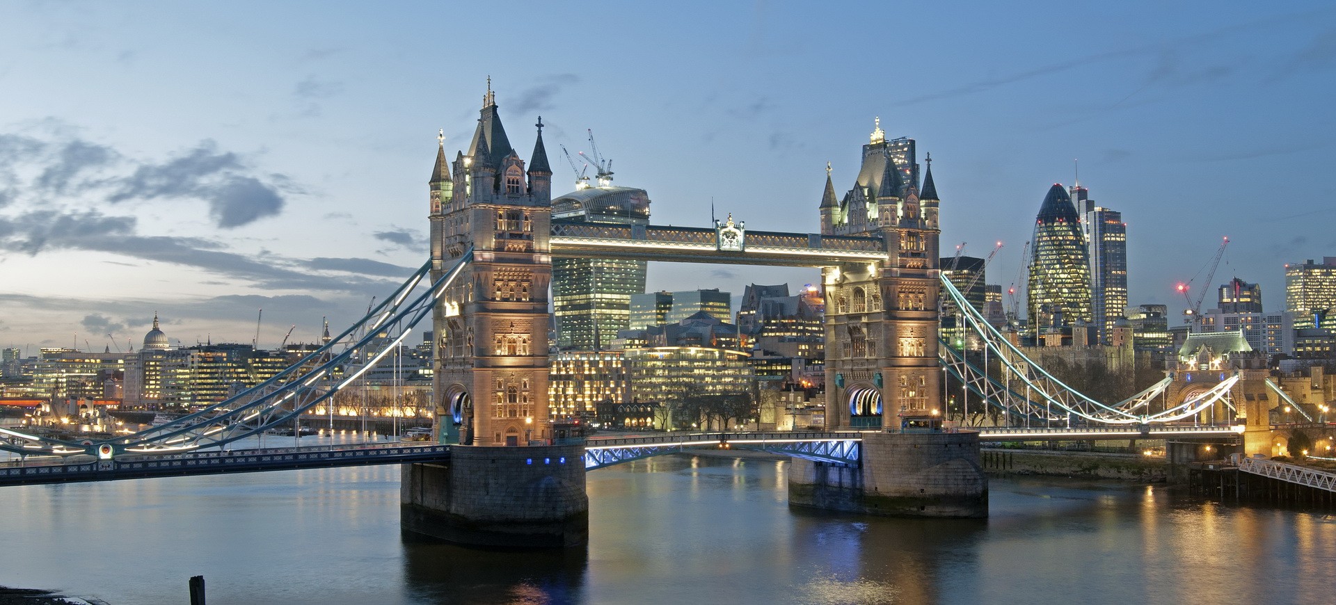 Royaume Uni Londres London Bridge by night